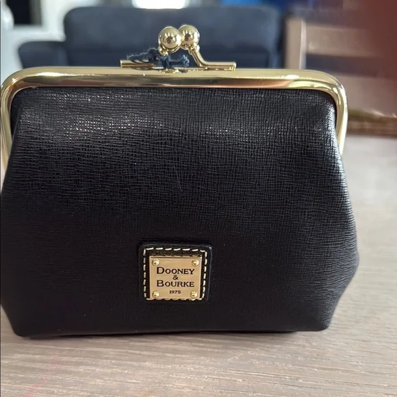 Dooney & Bourke Black Kisslock Coin Purse - Picture 3 of 10